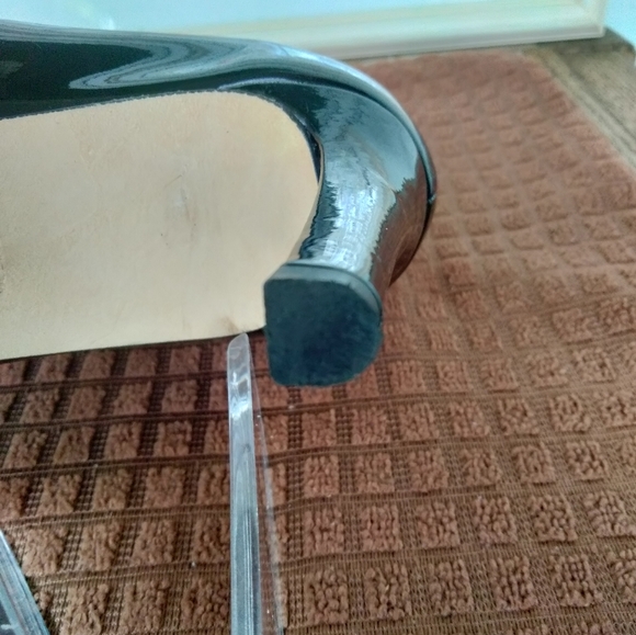 Stuart Weitzman Open Toed Patent Leather Pumps. Size 8M. Very Good Condition. - Picture 7 of 9